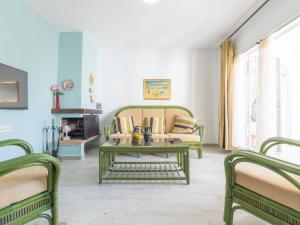 Et opholdsområde på Holiday Home Desiree by Interhome