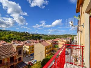 - Balcón con vistas a la ciudad en Apartment Zagara SinAgo by Interhome en Lascari