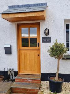Gallery image of Pass the Keys Charming 19th century country cottage for 2 guests in Exeter