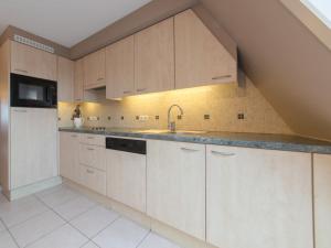 Kuchyň nebo kuchyňský kout v ubytování Apartment Meiboom 503 by Interhome