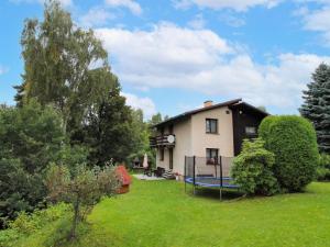Zahrada ubytování Holiday Home Desná v Jizerských horách by Interhome