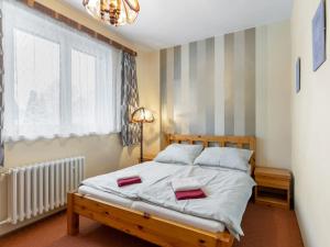 Un pat sau paturi într-o cameră la Holiday Home Desná v Jizerských horách by Interhome