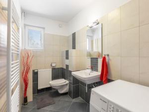 Koupelna v ubytování Holiday Home Desná v Jizerských horách by Interhome