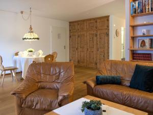 Posezení v ubytování Apartment Chesa Ginellas by Interhome + 20 fotografií