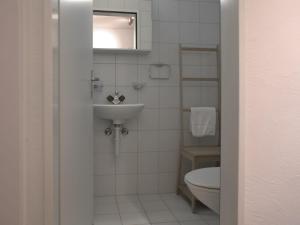 Koupelna v ubytování Apartment Chesa Ginellas by Interhome