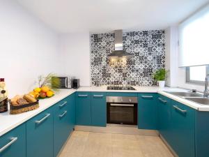 Kuchnia lub aneks kuchenny w obiekcie Apartment Frentemar 2 by Interhome