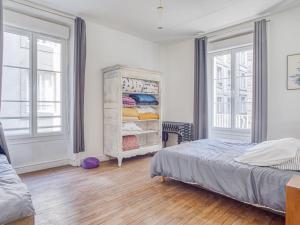 En eller flere senge i et værelse på Apartment Saint Vincent by Interhome