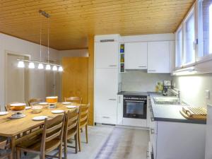 Kuchyň nebo kuchyňský kout v ubytování Apartment Helene Apt Diana by Interhome