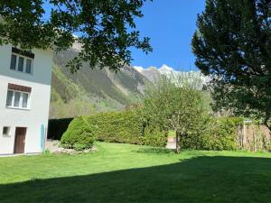 a large yard with a building and a tree at Apartment Casa Yolanda Mireille by Interhome in Fieschertal