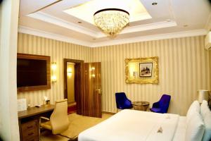 TV a/nebo společenská místnost v ubytování NO.1 HOTEL