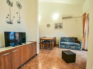 Televízia a/alebo spoločenská miestnosť v ubytovaní Apartment Bonex-9 by Interhome + 25 fotografií