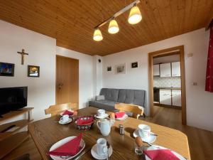 Televízia a/alebo spoločenská miestnosť v ubytovaní Apartment Jaggler by Interhome