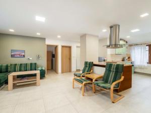Kuchyň nebo kuchyňský kout v ubytování Holiday Home Dolníky u Trutnova by Interhome + 32 fotografií