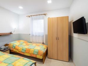 Postel nebo postele na pokoji v ubytování Holiday Home Dolníky u Trutnova by Interhome