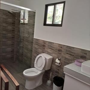 Portofino Panglao Bohol tesisinde bir banyo