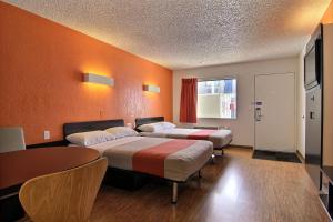 Katil atau katil-katil dalam bilik di Motel 6-Albuquerque, NM - Coors Road