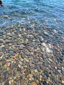 Ein Haufen Steine im Wasser in der Unterkunft New Camping Coccorrocci in Marina di Gairo