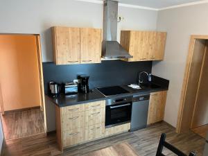 Kuchyň nebo kuchyňský kout v ubytování Ferienanlage Bullerbü