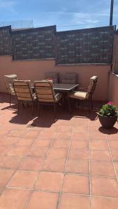a patio with a table and chairs on a patio at Casa el sabinar in Anchuela del Campo