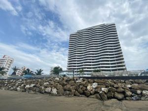 a pile of rocks in front of a building at Departamento frente al mar, FONTAINE BLEAU in Tonsupa