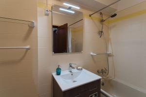 Koupelna v ubytování Mar do Pisão - Apartamento 2 quartos e vista mar