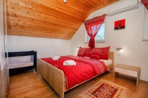 Кровать или кровати в номере Apartment Ilija
