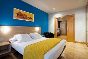a hotel room with a bed and a desk at Casual Arriaga in Bilbao