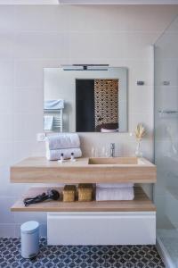 a bathroom with a sink and a mirror at Volubilis Luxury Guest House in Bordeaux +41 photos