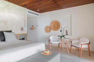 Postel nebo postele na pokoji v ubytování Tago Tulum by G Hotels