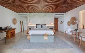 Postel nebo postele na pokoji v ubytování Tago Tulum by G Hotels