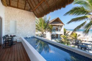 Bazén v ubytování Tago Tulum by G Hotels nebo v jeho okolí