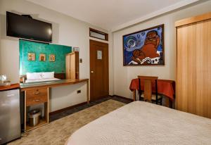 En eller flere senger på et rom på Hotel Casa de la Luna