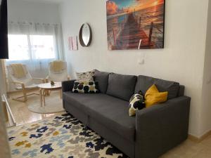 A seating area at Sunny Apartment in the Heart of Santa Cruz