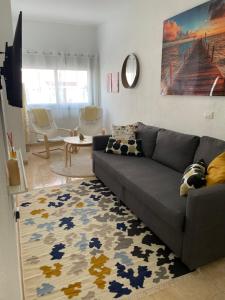 A seating area at Sunny Apartment in the Heart of Santa Cruz