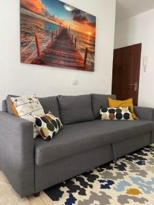 A seating area at Sunny Apartment in the Heart of Santa Cruz