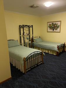 A bed or beds in a room at Effie Court