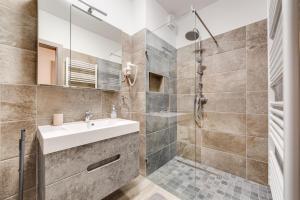 Vannituba majutusasutuses Forest Földvár Apartmanok By BLTN