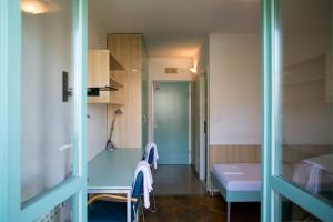 Rúm í herbergi á Hostel Spinut
