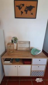 a desk with a map of the world on the wall at Casa da Maresia in Biscoitos