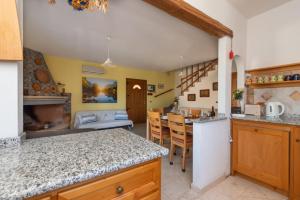 Η κουζίνα ή μικρή κουζίνα στο casa su rimediu