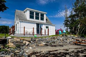 Gallery image of Dream Harbor Cottage in Surry