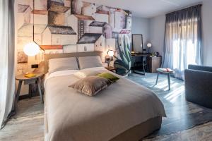 Postel nebo postele na pokoji v ubytování "Locanda Susuiusu" keyless entry