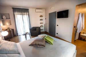 Postel nebo postele na pokoji v ubytování "Locanda Susuiusu" keyless entry