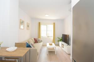 TV a/nebo společenská místnost v ubytování Apartamento recién reformado en el centro de Nerja
