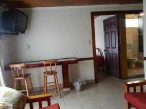 TV a/nebo společenská místnost v ubytování Hotel La Guaria Inn & Suites