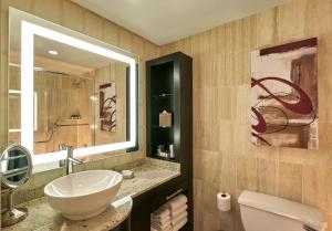 Ein Badezimmer in der Unterkunft Golden Nugget Hotel & Casino Las Vegas