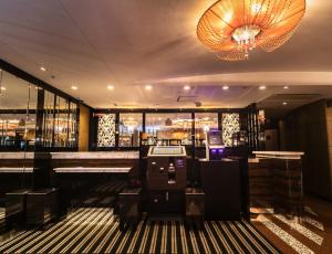 O lounge ou bar de APA Hotel Kyoto Ekimae