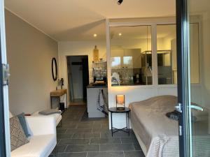 a bedroom with a bed and a couch in a room at Juna in Bargteheide