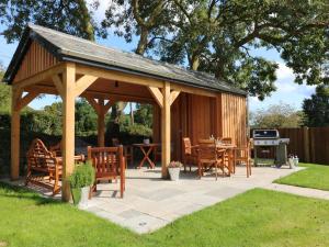 Gallery image of Pig House, Boskensoe Barns in Helford Passage