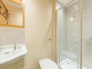 Koupelna v ubytování Brian's Cottage + 20 fotografií